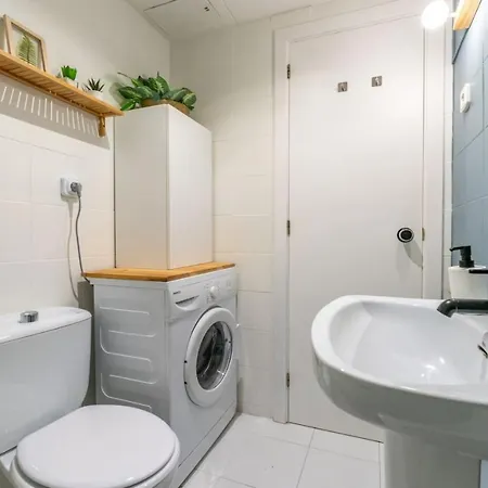 Luxury Pool Wifi Ac Apartment *